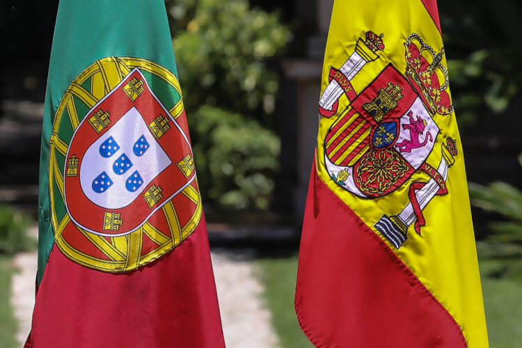 Cimeira Luso-Espanhola: Portugal e Espanha assinam oito novos acordos 11 Bandeiras de Portugal e Espanha, Lisboa, 06 de julho de 2020. ANTÓNIO COTRIM/LUSA