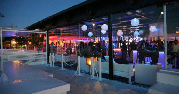 Covid-19: Bares e discotecas com apoio de “lay-off” simplificado na "semana de contenção" 11 Covid-19: Bares e discotecas com apoio de “lay-off” simplificado na "semana de contenção"