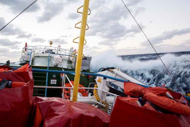 Navios portugueses resgatam 44 pessoas em dificuldade em alto mar 11 Navios portugueses resgatam 44 pessoas em dificuldade em alto mar