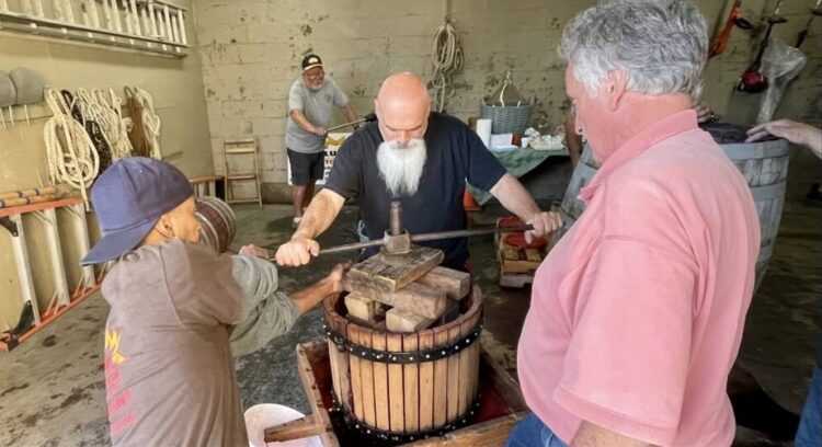 EUA. A tradição portuguesa centenária de vinificação continua viva em New Bedford 11 EUA. A tradição portuguesa centenária de vinificação continua viva em New Bedford