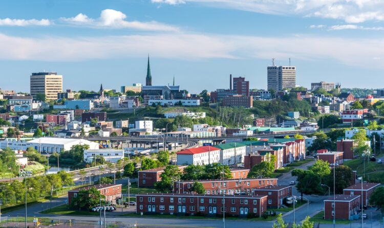 Empresária quer mais portugueses no este do Canadá