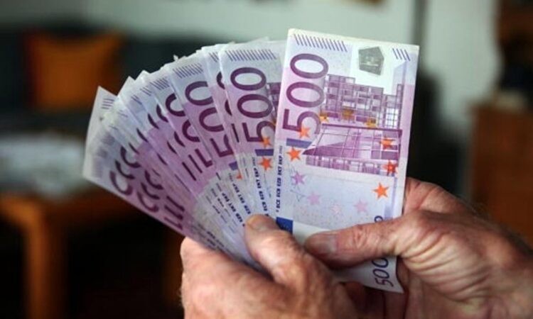 Portugueses, angolanos e cabo-verdiano multados em França por malas com três milhões de euros 11 Portugueses, angolanos e cabo-verdiano multados em França por malas com três milhões de euros