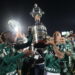Taça Libertadores/Palmeiras em festa: Abel Ferreira volta a ser rei na América do Sul 22 epa09608214 Palmeiras' players celebrate with the trophy after defeating Flamengo and winning the Copa Libertadores, at the Centenario Stadium in Montevideo, Uruguay, 27 November 2021. EPA/Juan Ignacio Roncoroni