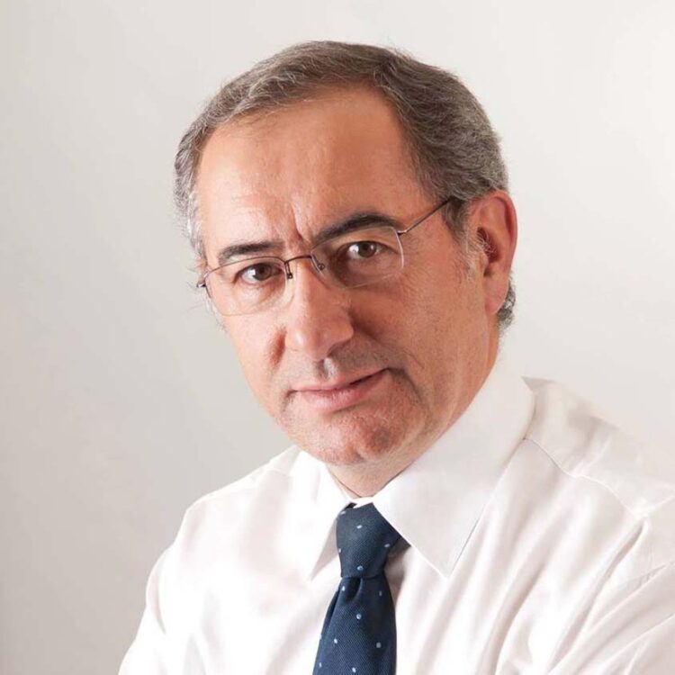 O cúmulo da demagogia na rede consular 11 José Cesário