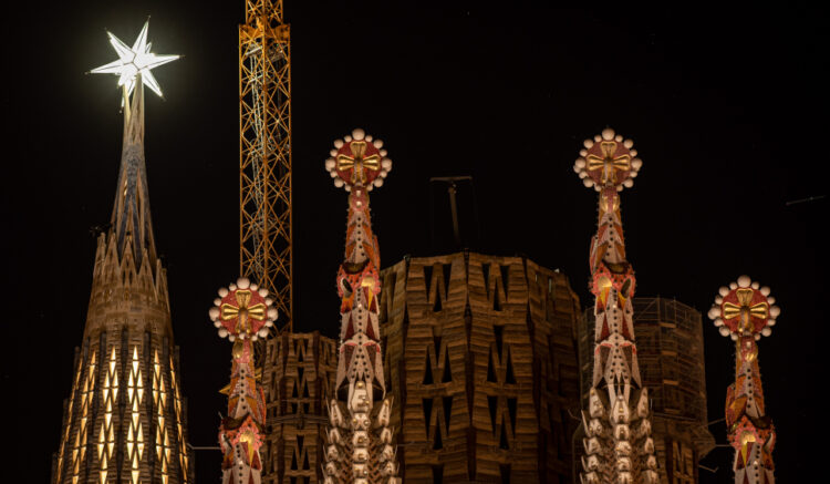 Espanha: Estrela da Igreja Sagrada Família já brilha nos céus de Barcelona 11 Espanha: Estrela da Igreja Sagrada Família já brilha nos céus de Barcelona