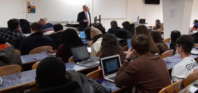 França. Paulo Pisco em St-Étiénne para encontro com alunos de português na Universidade Jean Monet 11 França. Paulo Pisco em St-Étiénne para encontro com alunos de português na Universidade Jean Monet
