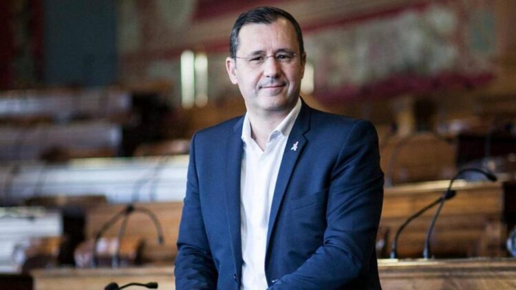 França. Vereador português de Paris demite-se devido a "conflito de interesses" 11 França. Vereador português de Paris demite-se devido a "conflito de interesses"