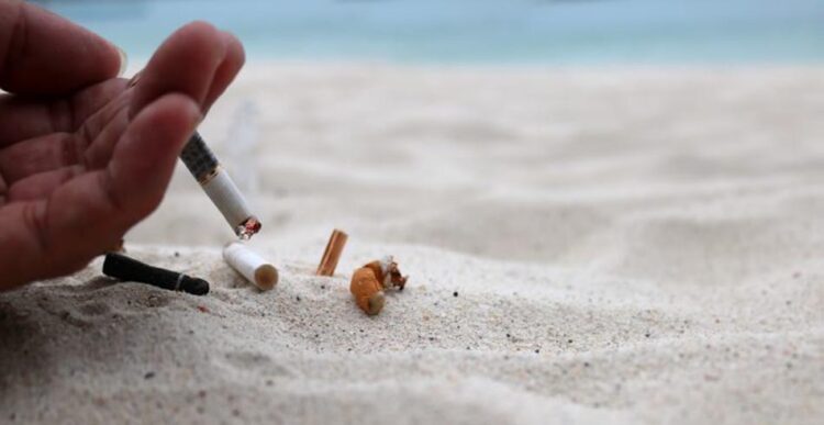 Espanha torna-se o primeiro país europeu a proibir o tabagismo em todas as suas praias