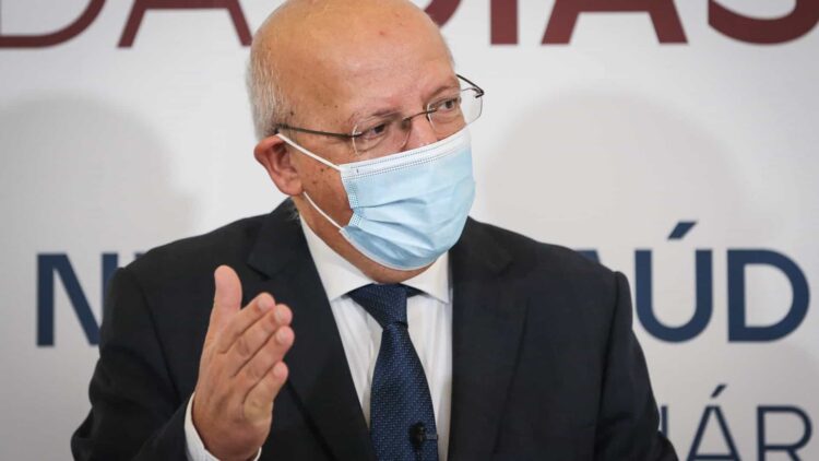 MNE: Portugal tem "sementeira" de seis milhões no mundo que "deve ir regando" 11 MNE: Portugal tem "sementeira" de seis milhões no mundo que "deve ir regando"