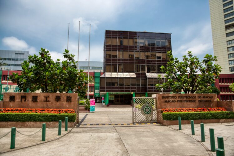 Macau: Instituto Politécnico vence 5.ª edição do Concurso Mundial de Tradução chinês-português 11 Macau: Instituto Politécnico vence 5.ª edição do Concurso Mundial de Tradução chinês-português