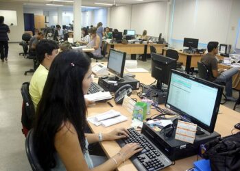 Mais de 100 mil trabalhadores da função pública com salário mínimo a partir de janeiro