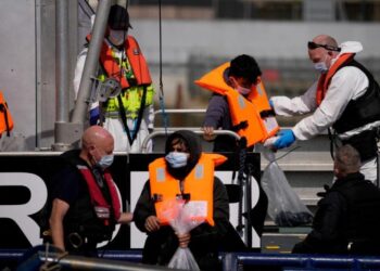 Migrações: França quer registo organizado de entradas no espaço Schengen