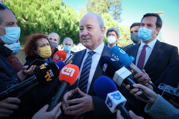 PSD: Rui Rio volta a ser número dois no Porto e escolhe “jovem” Sofia Matos para cabeça de lista do seu distrito 11 PSD: Rui Rio volta a ser número dois no Porto e escolhe “jovem” Sofia Matos para cabeça de lista do seu distrito