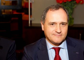 Legislativas. Paulo Pisco em França para ações de pré-campanha eleitoral