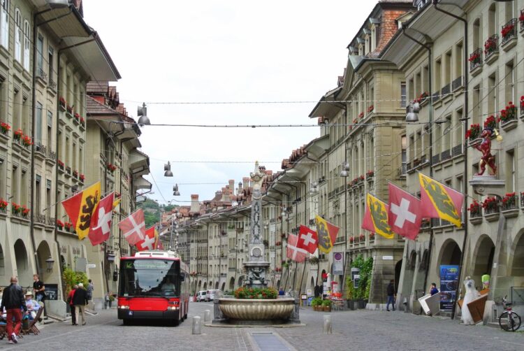 Portugueses na Suíça preocupados com restrições impostas 11 Portugueses na Suíça preocupados com restrições impostas