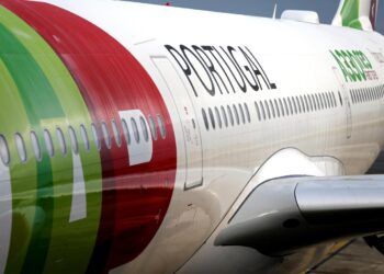 "Portugueses devem estar preocupados com venda da TAP"