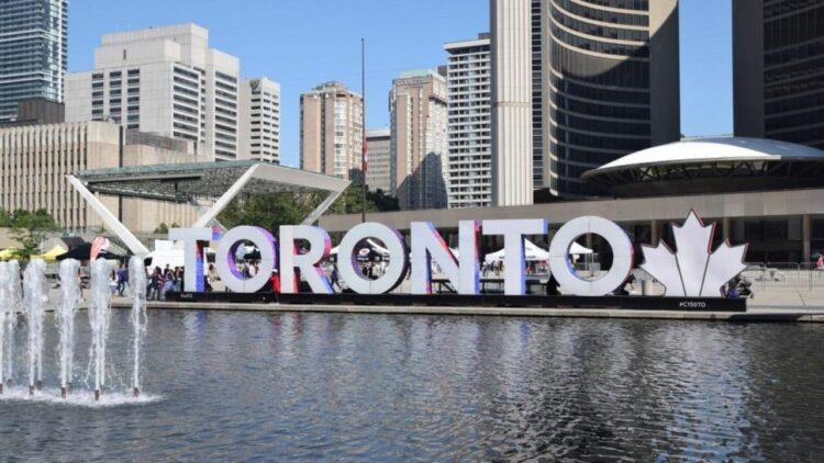 Air Transat vai ligar Faro a Toronto com um voo semanal até outubro 11 Air Transat vai ligar Faro a Toronto com um voo semanal até outubro