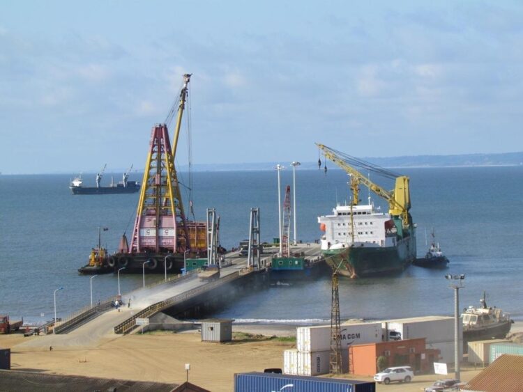 Angola. Mota-Engil vai receber mais 3,3 ME para obras no Porto de Cabinda 11 Angola. Mota-Engil vai receber mais 3,3 ME para obras no Porto de Cabinda