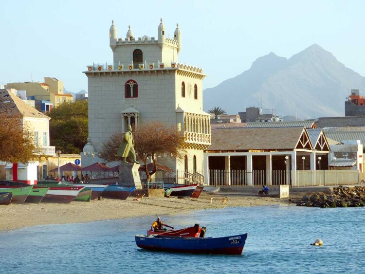Cabo Verde. A réplica da Torre de Belém que se impõe à beira-mar 11 Cabo Verde. A réplica da Torre de Belém que se impõe à beira-mar