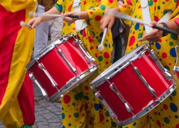 Desfiles das escolas de samba do Rio de Janeiro e São Paulo adiados para abril