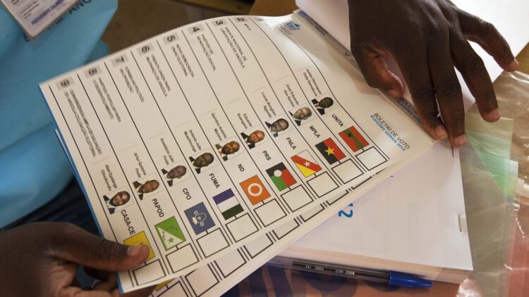 Embaixador e cônsul-geral apelam ao registo eleitoral dos angolanos na diáspora 11 Embaixador e cônsul-geral apelam ao registo eleitoral dos angolanos na diáspora