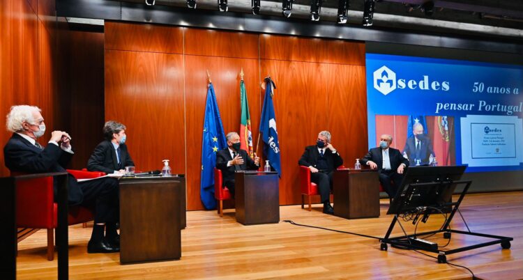 Emigração: Associação defende mais deputados eleitos pelas comunidades e adoção de voto eletrónico