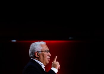 Governo pede estabilidade política e diz que “é tempo de virar a página da pandemia”