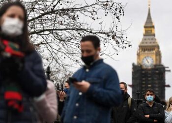 Inglaterra reduz isolamento de doentes covid para cinco dias a partir de hoje