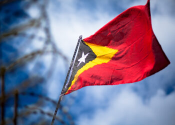 mmm miguel madeira - 12 maio 2012 - TIMOR LESTE - Dili - reportagem em timor sobre os 10 anos da independencia  bandeira de timor leste bandeiras