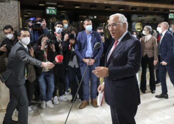 Projeções dão vitória ao PS com entre 36,6 % e 42,6%, PSD entre 26,7% e 32,7%