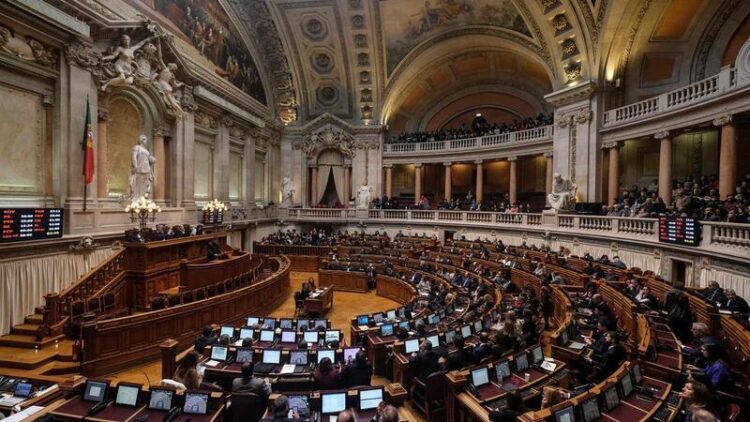 Relatório. Estratégia de combate à corrupção em Portugal falha ao deixar de fora poder político 11 Relatório. Estratégia de combate à corrupção em Portugal falha ao deixar de fora poder político