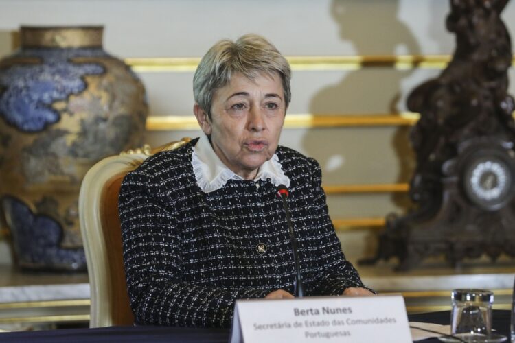 Secretária de Estado das Comunidades diz que pessoas sem votar no estrangeiro “poderão não ter estado atentas” 11 Secretária de Estado das Comunidades diz que pessoas sem votar no estrangeiro “poderão não ter estado atentas”