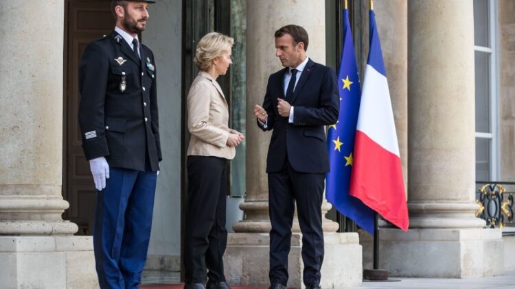 Ursula von der Leyen em Paris para inauguração da presidência francesa do Conselho da UE