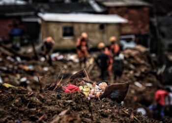 Brasil: Sobe para 110 o número de mortes causadas pelo temporal em Petrópolis