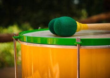 Carnaval brasileiro volta a animar ruas de Coimbra. É já este domingo