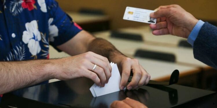 Emigrantes do círculo da Europa voltam às urnas a 12 e 13 de março