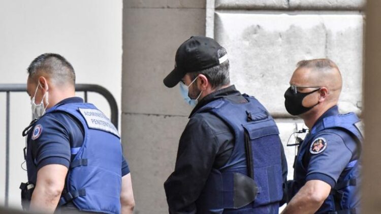 França/Maëlys de Araújo. Homicida de menina lusodescendente começa a ser julgado