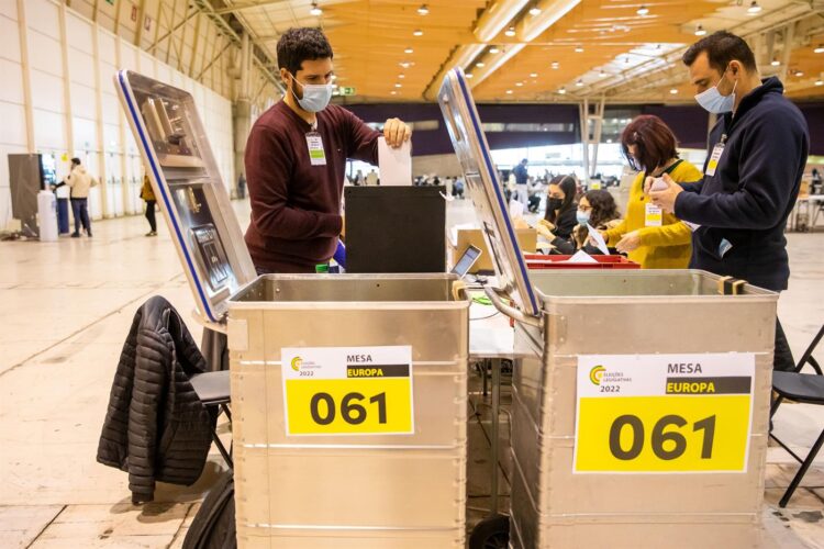 Legislativas: Votos de emigrantes dão dois deputados ao PS e outros dois ao PSD 11 Legislativas: Votos de emigrantes dão dois deputados ao PS e outros dois ao PSD