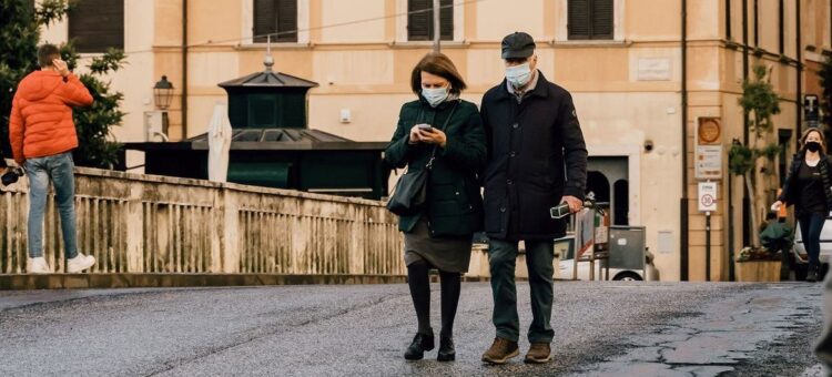 Ómicron: 10 mitos sobre a nova variante da Covid-19 11 Ómicron: 10 mitos sobre a nova variante da Covid-19