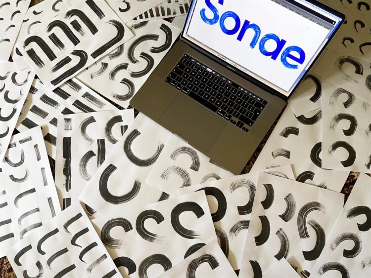 Sonae muda o símbolo da marca. Mudanças abrangem as unidades de negócio 11 Sonae muda o símbolo da marca. Mudanças abrangem as unidades de negócio