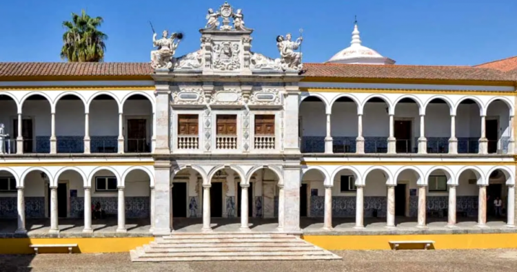 Universidade de Évora atribui Prémio Vergílio Ferreira a Helena Carvalhão 11 Universidade de Évora atribui Prémio Vergílio Ferreira a Helena Carvalhão