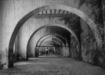 Fortaleza São Sebastião na Ilha de Moçambique (Arcadas das camaratas dos soldados), da autoria de Nuno Simão Gonçalves (Portugal) //Imagem Vencedora na Categoria Arquitetos - 1.º Concurso de Fotografia CIALP, o
