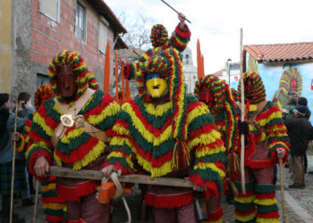 Caretos de Podence voam para o Dubai e promovem tradição macedense na Expo 2020