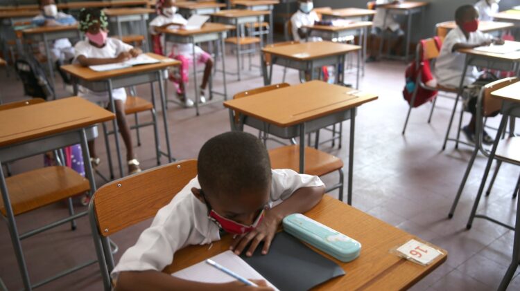Estado da educação em Moçambique é problema "mais grave que o terrorismo", diz investigador