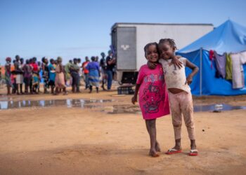 Família portuguesa no Canadá leva amor às crianças órfãs em Moçambique