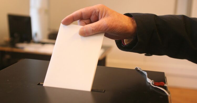 Legislativas. Emigrantes repetem voto presencial este fim de semana 11 Legislativas. Emigrantes repetem voto presencial este fim de semana