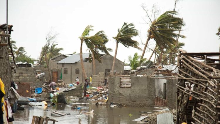 Moçambique. Moçambicanos arriscam a vida entre pontes e casas destruídas pelo ciclone Gombe 11 Moçambique. Moçambicanos arriscam a vida entre pontes e casas destruídas pelo ciclone Gombe