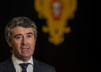 PS apela ao voto dos emigrantes e promete modernização dos consulados