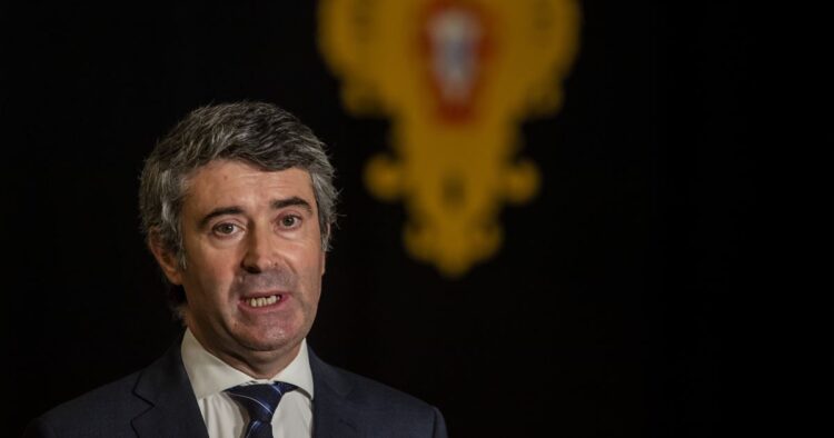 PS apela ao voto dos emigrantes e promete modernização dos consulados