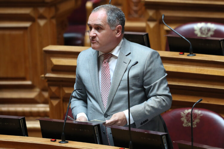 Repetição do voto de emigrantes. Deputado Paulo Pisco desloca-se a Paris, Lille e Clermont-Ferrand